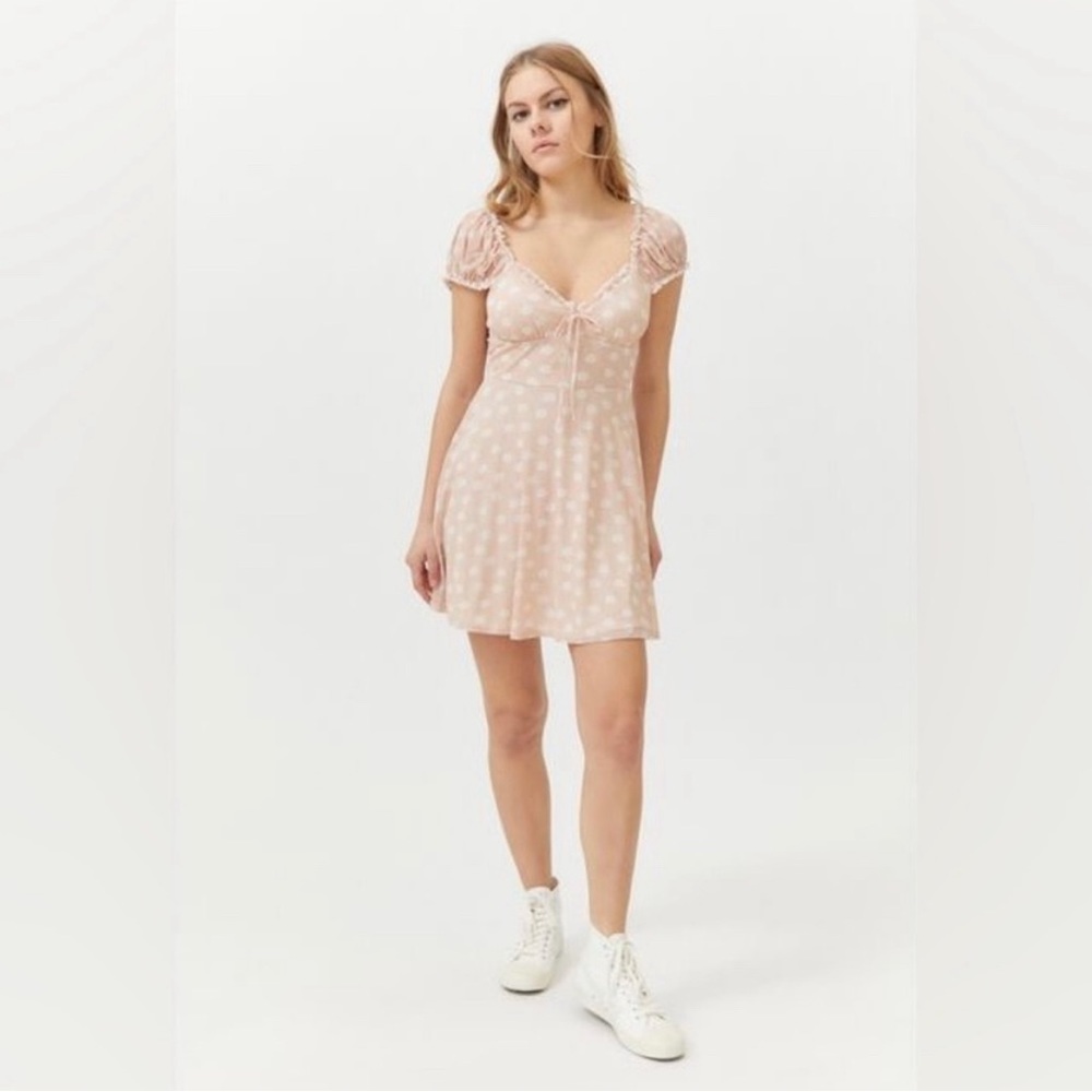 Dainty, pink floral mini dress